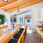Milemanda Villa *